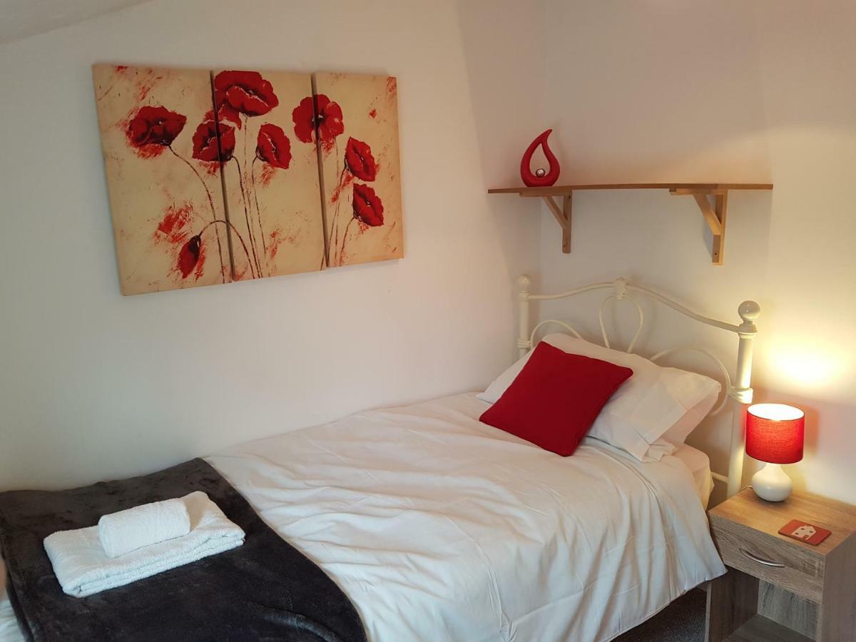 Central Cheltenham House - Sleeps 4/Pet Friendly Kültér fotó